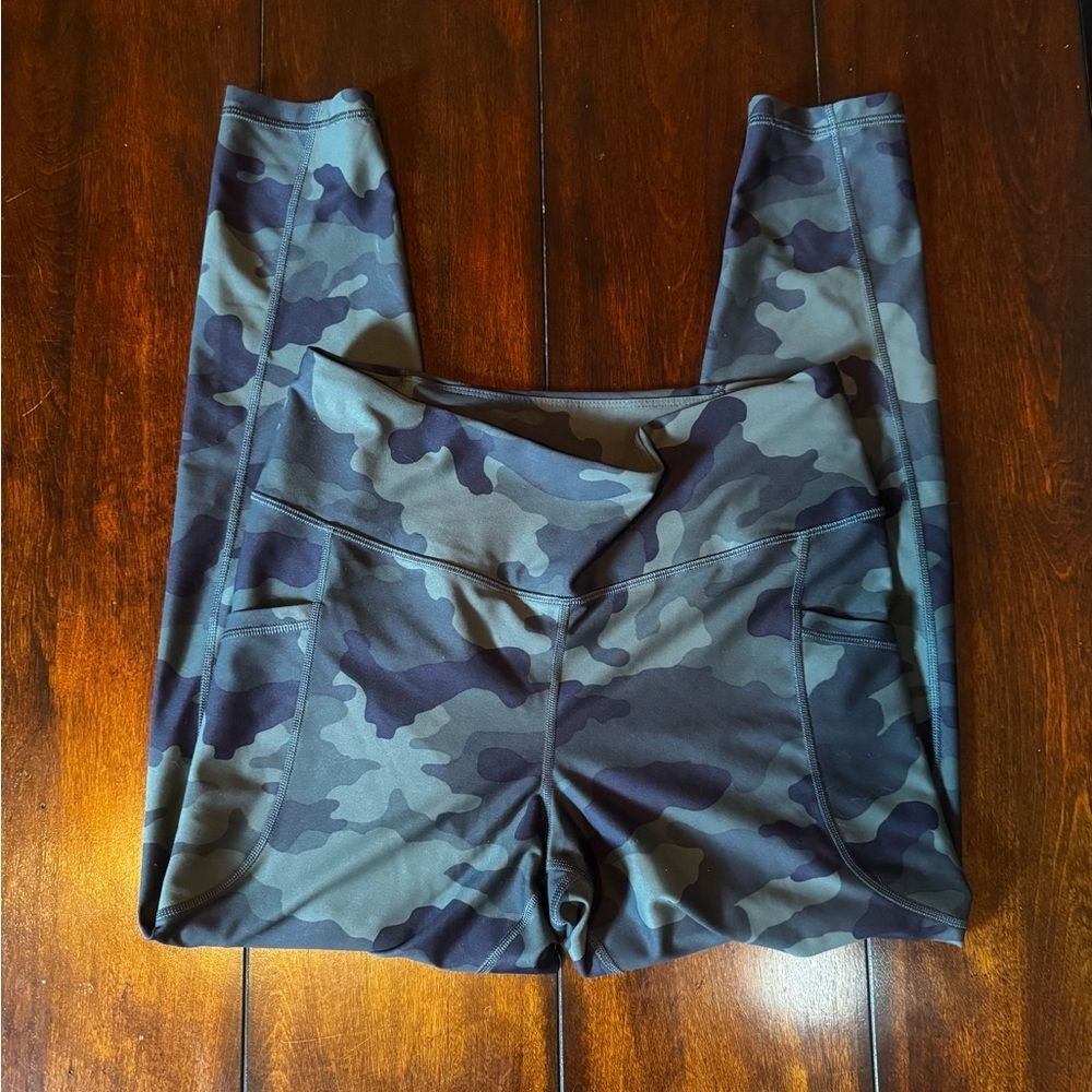 2 Pairs Old Navy Black & Camo Leggings Set Large - Picture 3 of 10